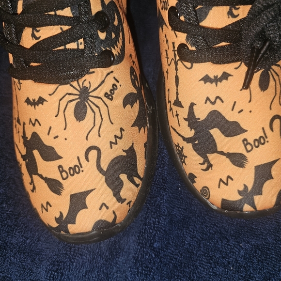 Perfect for halloween - Picture 3 of 4